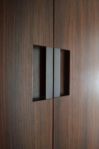 A cover of "deurgreep" cluster. The owner is stanstayc. The cluster consists of 2 elements.