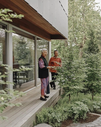 A cover of "People" cluster. The owner is by.evanlin. The cluster consists of 2 elements.