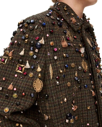 A cover of "Fashion" cluster. The owner is redcrow. The cluster consists of 4 elements.