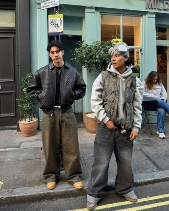 A cover of "Streetwear Inspo" cluster. The owner is enriqveriqvelmy. The cluster consists of 4 elements.