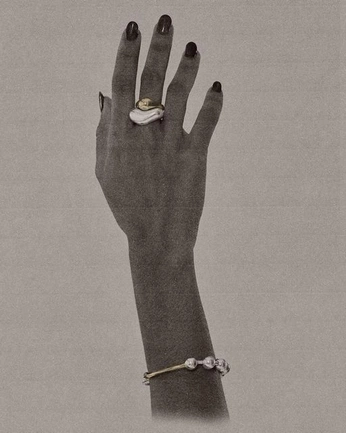 A cover of "Jewlery" cluster. The owner is sarahemoran. The cluster consists of 13 elements.