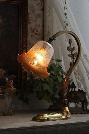 A cover of "Lamps" cluster. The owner is xcisinix. The cluster consists of 6 elements.