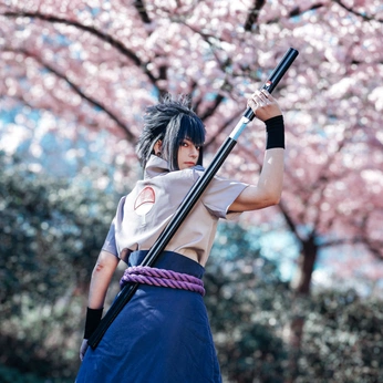 A cover of "Sasuke Uchiha Cosplay" cluster. The owner is nine2fivecosplay. The cluster description is "Character: Sasuke Uchiha, Naruto | Cosplayer: nine2five_cosplay (IG) ". The cluster consists of 5 elements.