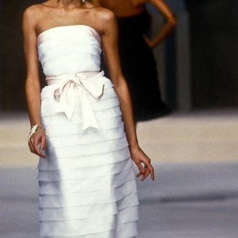 A cover of "runway" cluster. The owner is sadiemaya. The cluster consists of 266 elements.