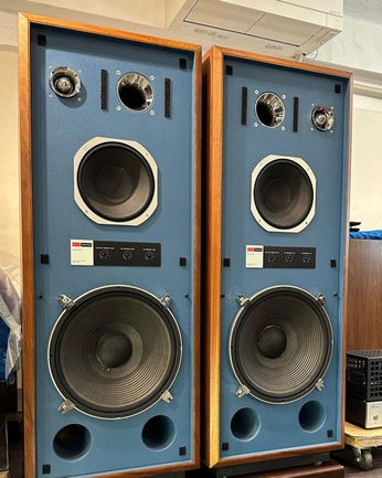 A cover of "mechinacl refs" cluster. The owner is greyberrydraws. The cluster consists of 2 elements.