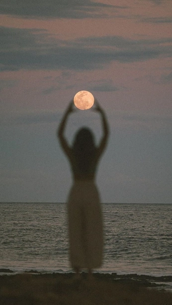 A cover of "Cosmic omens" cluster. The owner is otherness. The cluster consists of 11 elements.