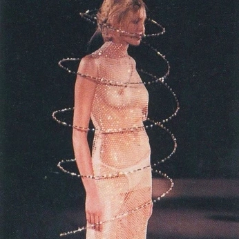 A cover of "Runway" cluster. The owner is rosade. The cluster consists of 18 elements.