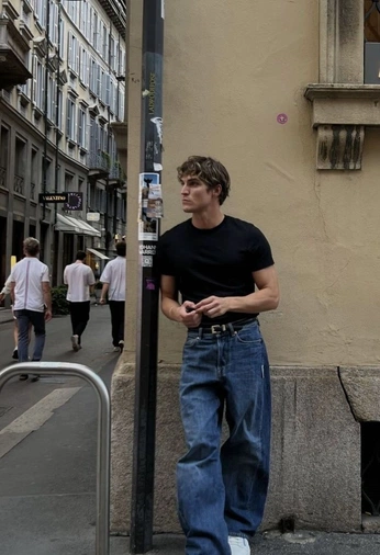 A cover of "Poses Ideas - Men" cluster. The owner is loverj. The cluster consists of 181 elements.