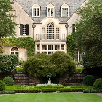 A cover of "Favorite buildings" cluster. The owner is j.loverboy. The cluster consists of 591 elements.