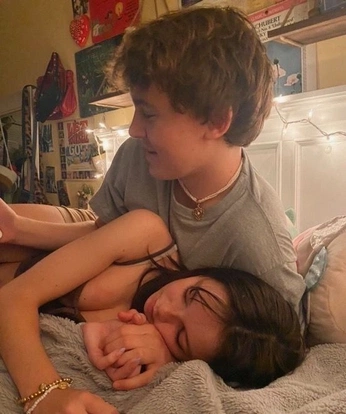 A cover of "i love, love" cluster. The owner is charlotte83. The cluster consists of 70 elements.