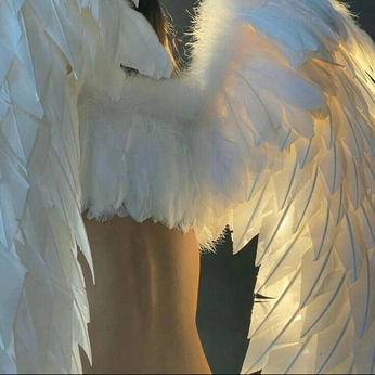 A cover of "Divinity" cluster. The owner is angelblush. The cluster description is "Say “Yes” to Heaven (on Earth)". The cluster consists of 38 elements.