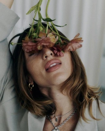 A cover of "spring armscye" cluster. The owner is jadedexposure. The cluster consists of 23 elements.