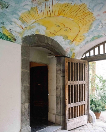 A cover of "Inside" cluster. The owner is rebadebdeb. The cluster consists of 44 elements.