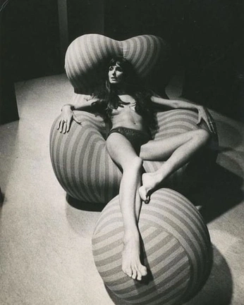 A cover of "Intimacy" cluster. The owner is alemenmen. The cluster consists of 6 elements.