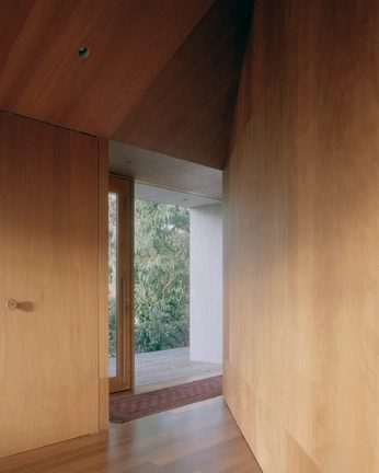 A cover of "Arq" cluster. The owner is michimoli. The cluster consists of 2 elements.