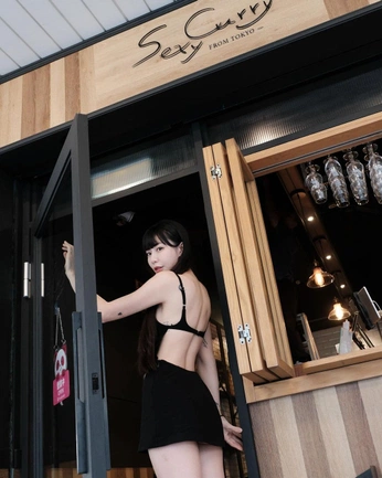 A cover of "Hot" cluster. The owner is iamgary0711. The cluster consists of 19 elements.