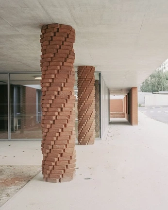 A cover of "school arch" cluster. The owner is mmarkovka. The cluster consists of 3 elements.