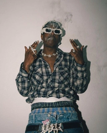 A cover of "Ra" cluster. The owner is mvkxxx. The cluster consists of 3 elements.