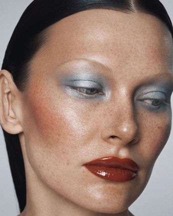 A cover of "Makeup" cluster. The owner is fragileisland. The cluster consists of 3 elements.