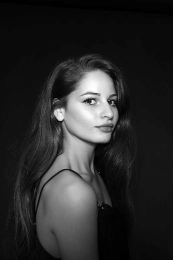 A cover of "Portrait Inspo" cluster. The owner is genhur. The cluster consists of 9 elements.