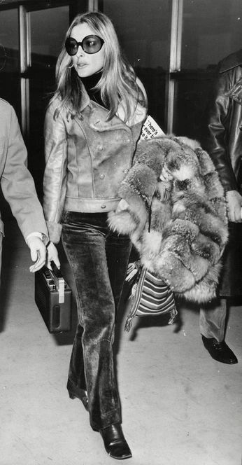 A cover of "Chic Fashion" cluster. The owner is konikratz. The cluster consists of 9 elements.