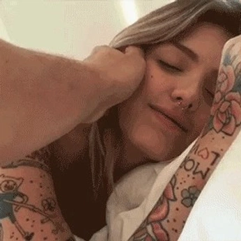 A cover of "feel" cluster. The owner is vodriian. The cluster consists of 81 elements.