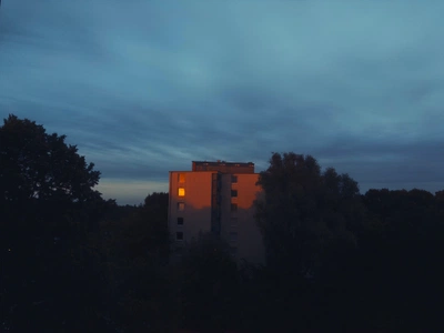 An image added by davidmendes on Jun 20, 2025. May present: evening.