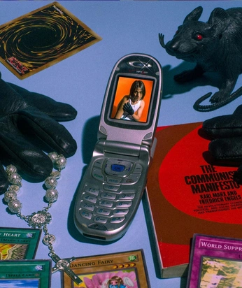 A cover of "y2k💖📱" cluster. The owner is madinakin.333. The cluster consists of 47 elements.