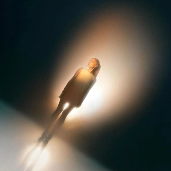 A cover of "ᥫ᭡.Ariana  Grandeᥫ᭡." cluster. The owner is justrose0122. The cluster consists of 6 elements.