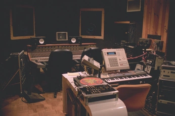 A cover of "Noem" cluster. The owner is no3meden. The cluster consists of 42 elements.