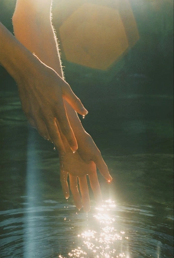 A cover of "Poster" cluster. The owner is henrytiago. The cluster consists of 2 elements.