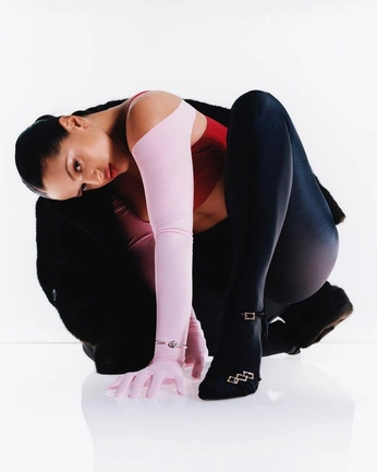 A cover of "portada indara" cluster. The owner is judit.vilarrasa. The cluster consists of 9 elements.