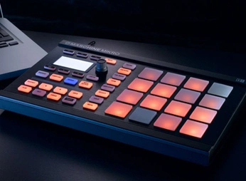 A cover of "muziq" cluster. The owner is jimif. The cluster consists of 1 element.