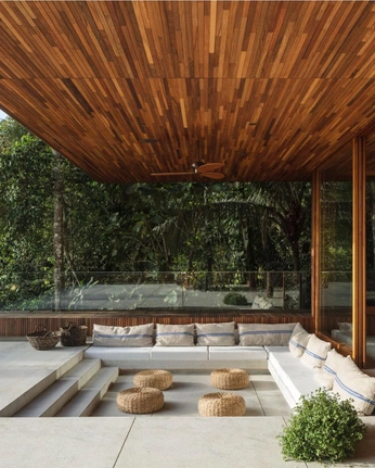 A cover of "Marios" cluster. The owner is ximonio. The cluster consists of 2 elements.