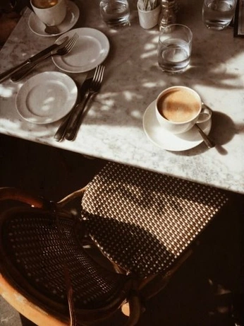 A cover of "Indigo" cluster. The owner is bilyhm. The cluster consists of 39 elements.