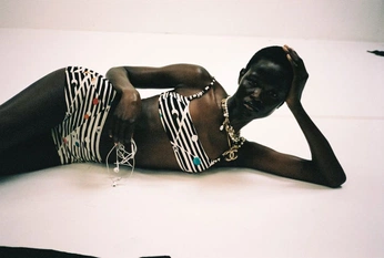 A cover of "SHOOT NESS" cluster. The owner is maxinemlt03. The cluster consists of 21 elements.