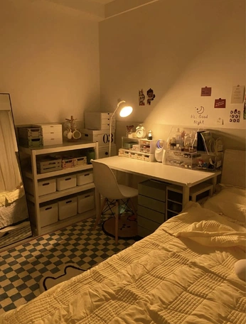 A cover of "Bedroom ideas" cluster. The owner is rishij. The cluster consists of 44 elements.