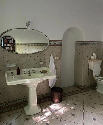 A cover of "Bathroom renovation" cluster. The owner is elinecroft. The cluster consists of 12 elements.