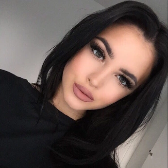 A cover of "Makeup" cluster. The owner is teresanricci. The cluster consists of 73 elements.