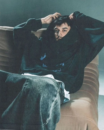 A cover of "Posing Pony/Pearlised" cluster. The owner is rapolasvilunas. The cluster consists of 10 elements.