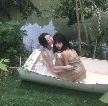 A cover of "Love🥀" cluster. The owner is jujuhearts. The cluster consists of 3 elements.