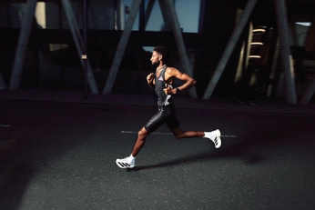 A cover of "Amazon" cluster. The owner is tplush. The cluster consists of 17 elements.