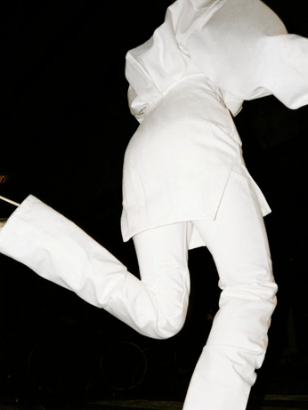 A cover of "welcome “white” party" cluster. The owner is sarahlobo. The cluster consists of 3 elements.