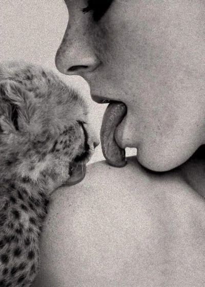 An image added by laurentdelrey on May 10, 2024. May present: photograph, soundcloud, hair, nose, skin.