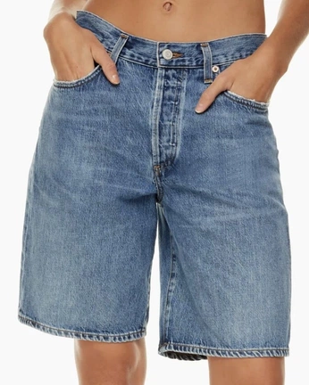 A cover of "clothes 🍑" cluster. The owner is spoppi. The cluster consists of 4 elements.