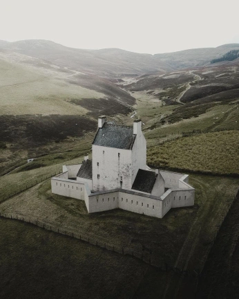 A cover of "The Scottish Play" cluster. The owner is beewrites. The cluster consists of 21 elements.