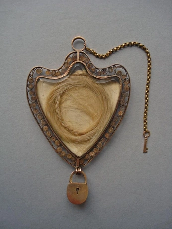 A cover of "Creepy" cluster. The owner is tragicthinker. The cluster consists of 109 elements.