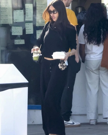 A cover of "madison beer" cluster. The owner is softbutevil. The cluster consists of 17 elements.