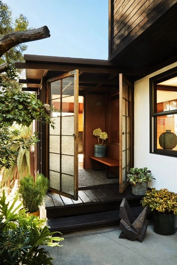 A cover of "Home" cluster. The owner is xenxen. The cluster consists of 3 elements.