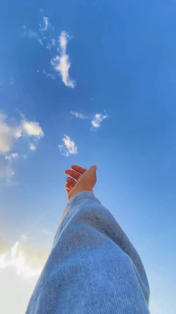 A cover of "verão" cluster. The owner is lucaskaferr. The cluster consists of 18 elements.